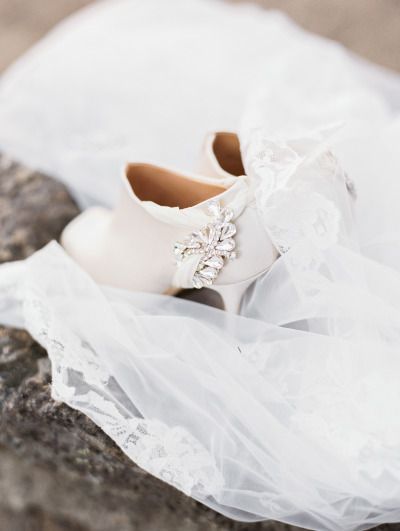 くるぶし丈だから可愛い＊秋のブライダルシューズは『ブーティ』がおすすめ♡にて紹介している画像