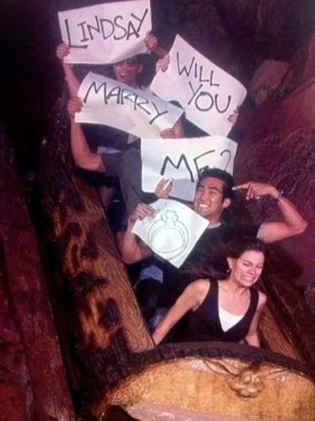 The Most Romantic Proposal Moments: Overflowing with Joy and Happy Tears!にて紹介している画像