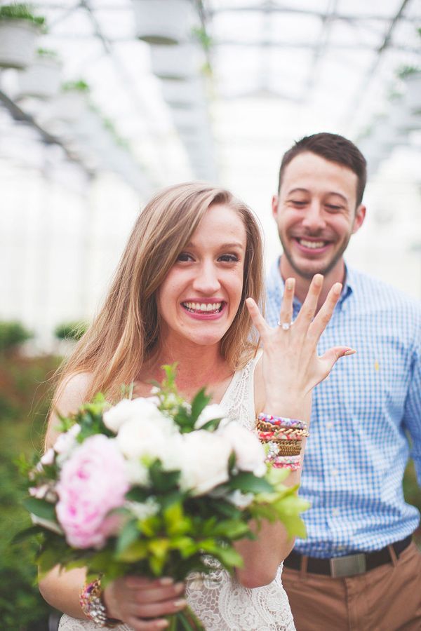 The Most Romantic Proposal Moments: Overflowing with Joy and Happy Tears!にて紹介している画像
