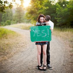 The Most Romantic Proposal Moments: Overflowing with Joy and Happy Tears!にて紹介している画像