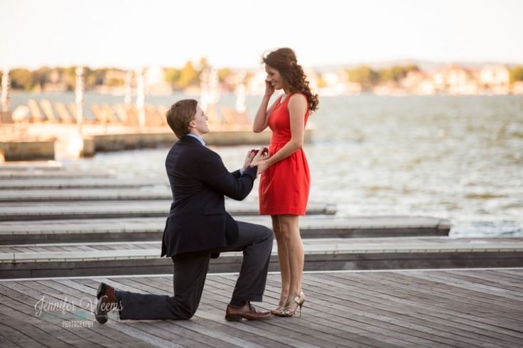 The Most Romantic Proposal Moments: Overflowing with Joy and Happy Tears!にて紹介している画像