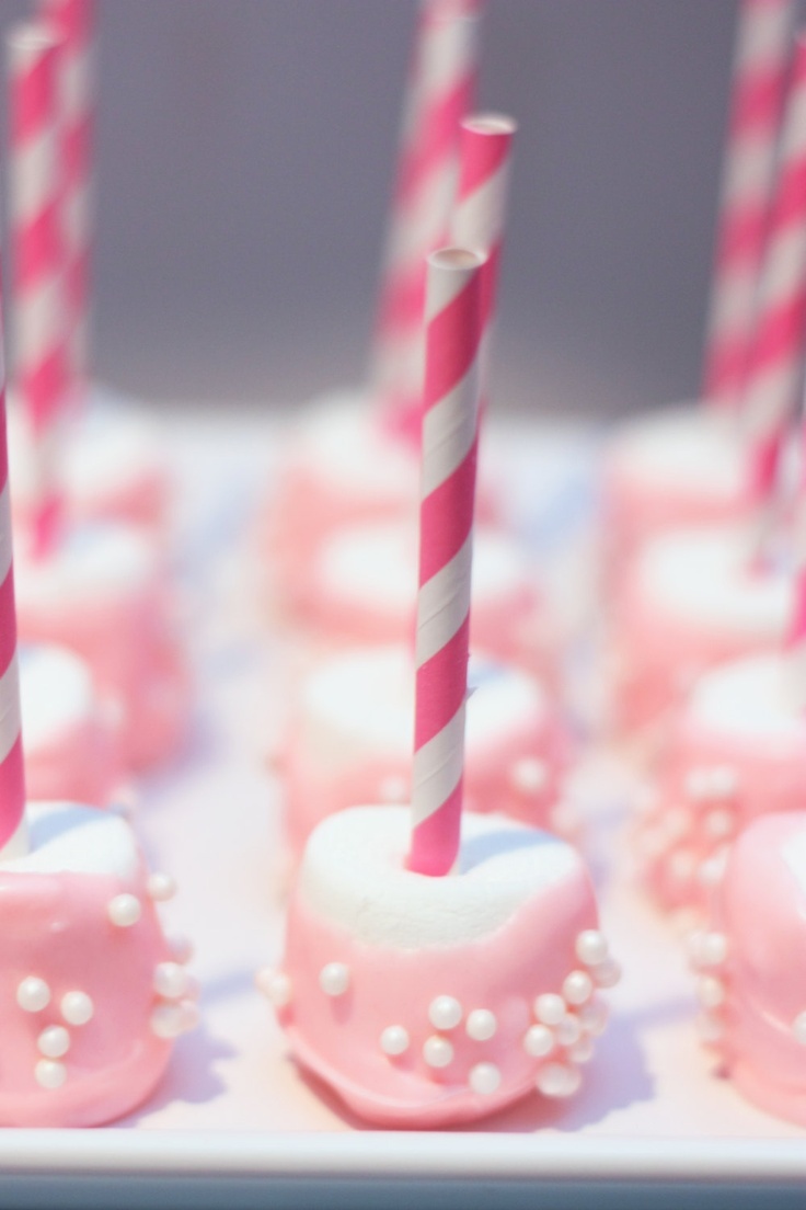 Not Just for Drinking! 7 Adorable Ways to Use Striped Paper Straws♡にて紹介している画像