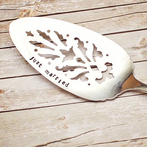 Recommended Gift for a Wedding: Message-Engraved Fork and Spoon from "Eve Of Joy"♡にて紹介している画像