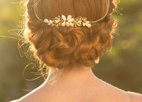 定番の三つ編み。ロープ編みにフィッシュボーン。理想のヘアアレンジを正確にオーダーするためにも、編み込みの違いが分かる女になりましょう♡