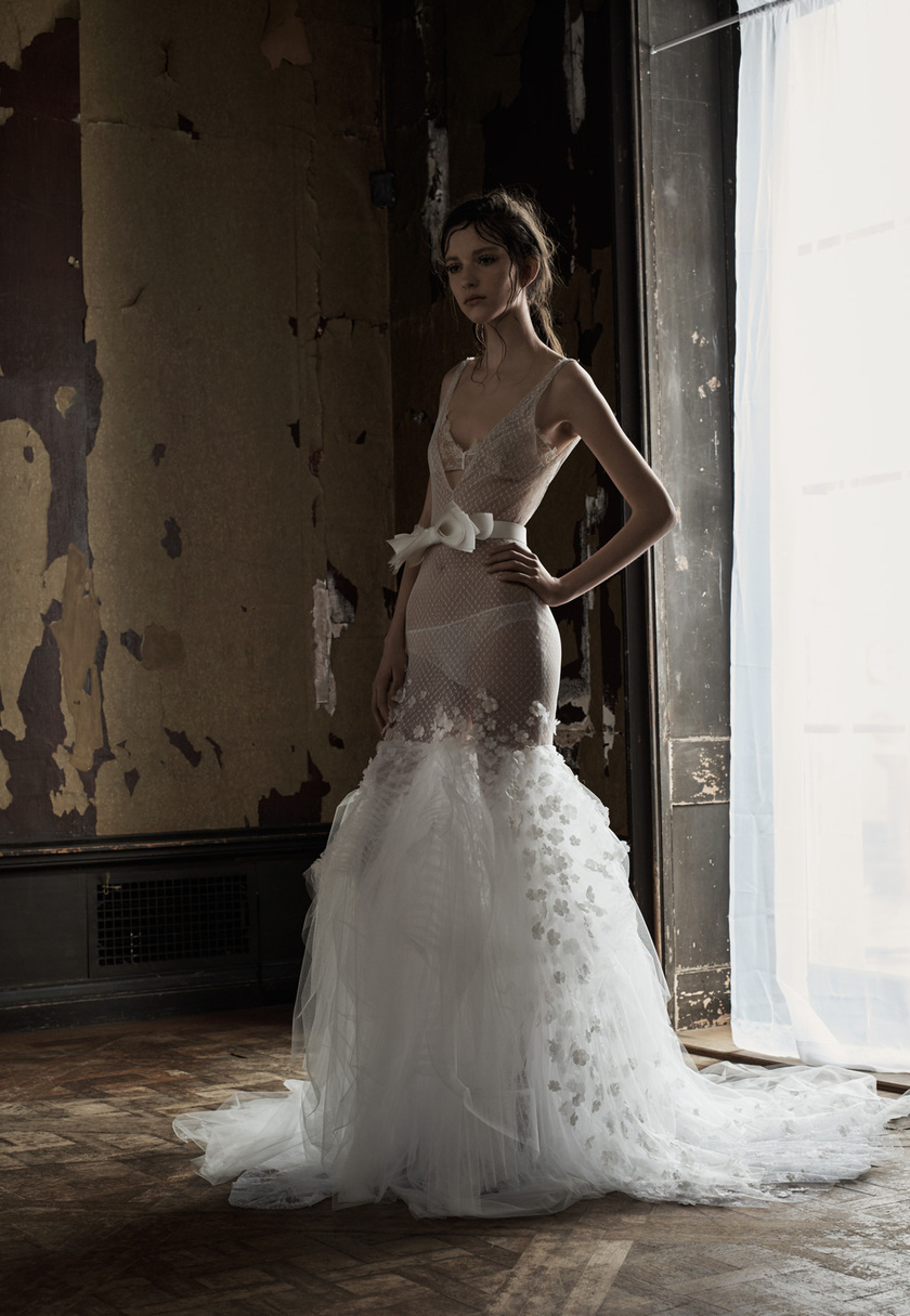 "Latest Trend in NY: Sheer Styles Make a Splash! Vera Wang's Spring 2016 Collection is Totally Transparent ♡"にて紹介している画像