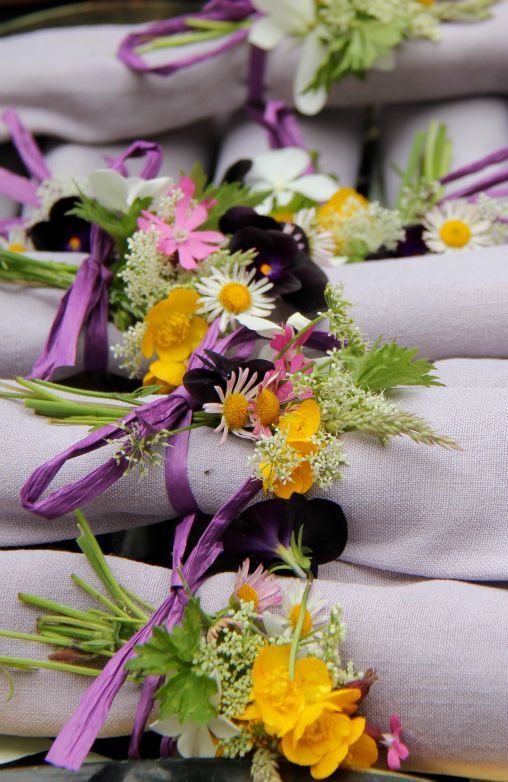 ワンランク上のおもてなし♩ナプキンをくるっと留めるおしゃれな『ナプキンホルダー』の使い方＊にて紹介している画像