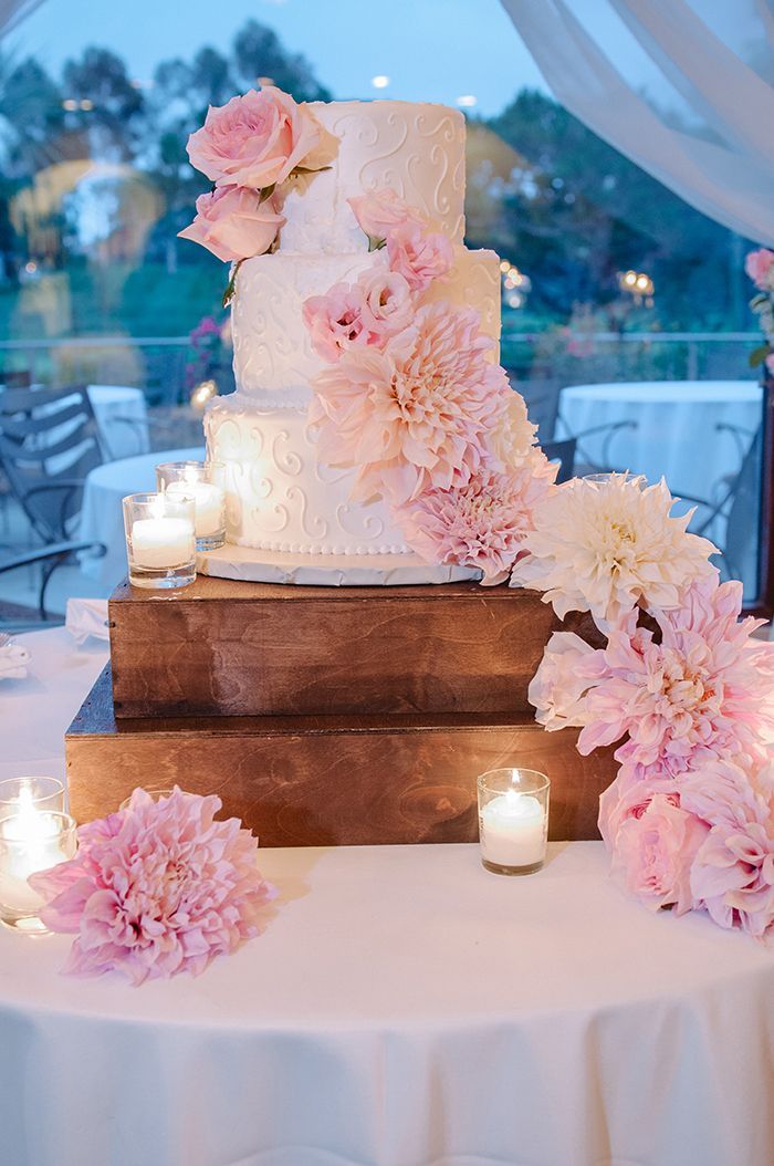 "Embrace the Language of Flowers: Celebrate Your Wedding with the Radiant 'Dahlia' in Full Bloom This Autumn"にて紹介している画像