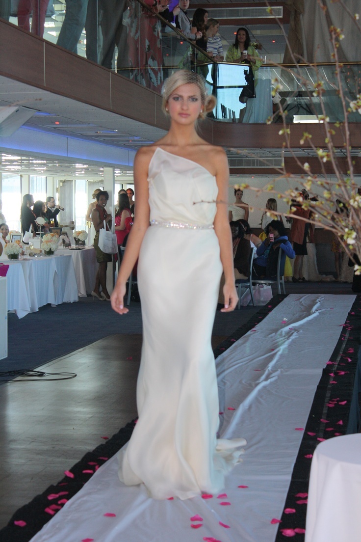 "Love the Reflection of Yourself: A Feature on Dresses from the Stylish Omotesando Shop 'Mirror Mirror' ♡"にて紹介している画像