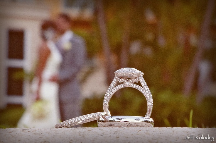 あえて主役の２人をふんわりぼかす撮り方＊『ぼかしフォト』がおしゃれ♡にて紹介している画像