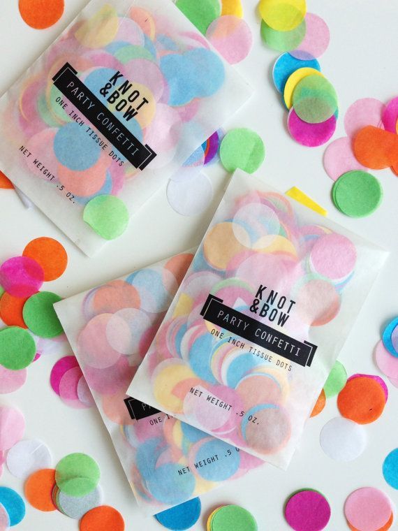 "Surprise Confetti: The Trending Invitation Envelopes Filled with Festive Paper Shreds!"にて紹介している画像