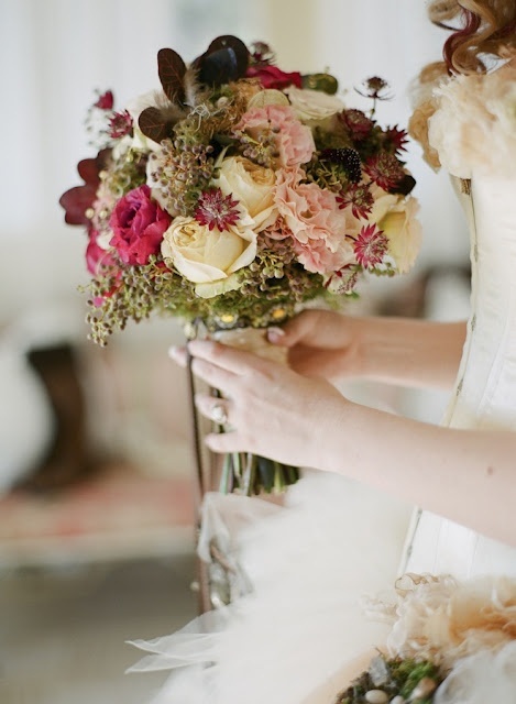 落ち着いた大人の色、エクリュベージュが特徴的なアンティークブーケをあつめました♡にて紹介している画像