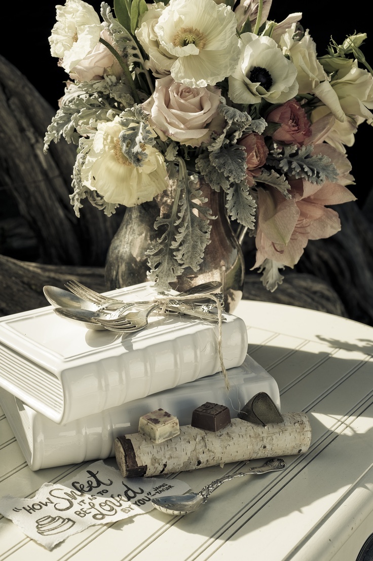 落ち着いた大人の色、エクリュベージュが特徴的なアンティークブーケをあつめました♡にて紹介している画像