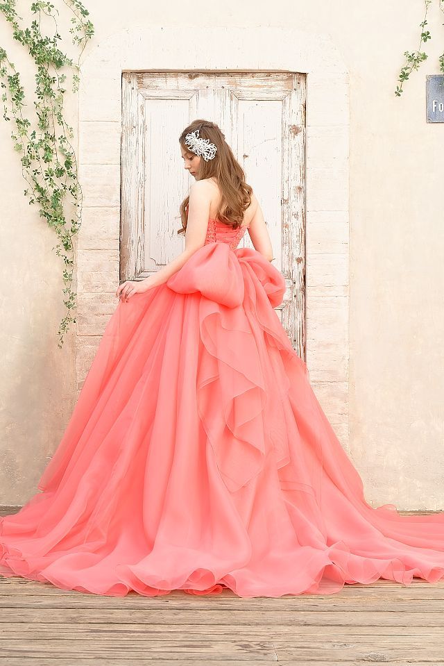 "Reveling in the Joy of Color Changes: A Cute Summary of Colored Dresses That Make You Grateful to Be a Girl♡"にて紹介している画像