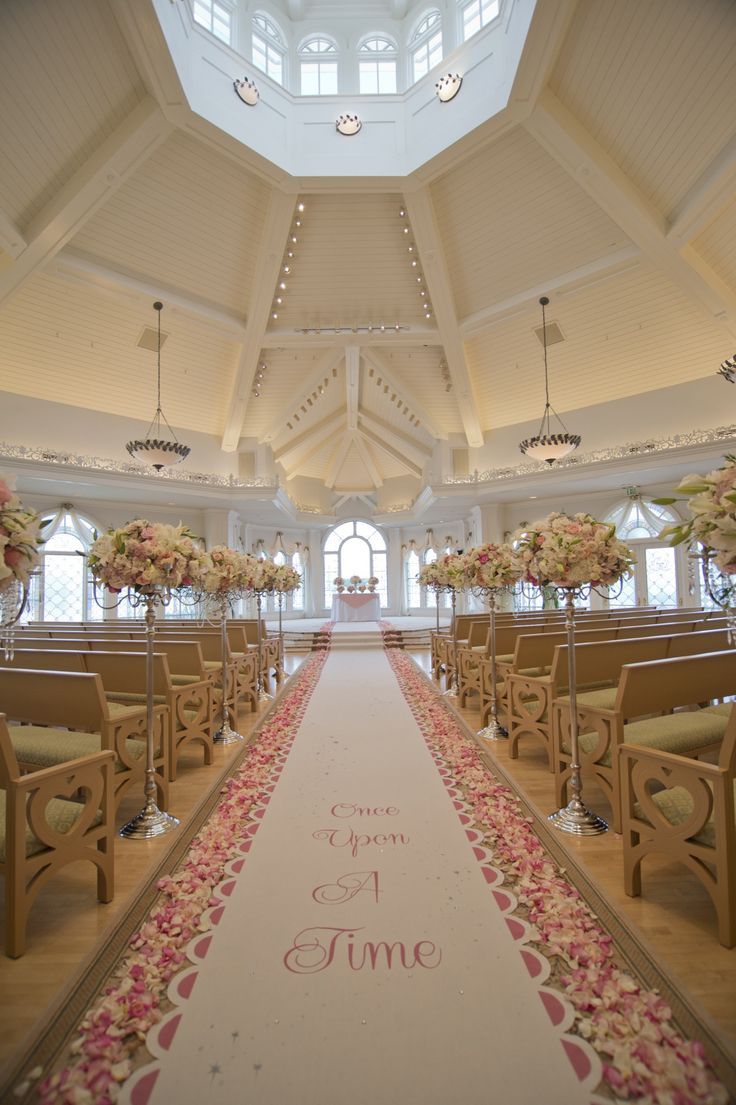 "Enchanting Fairy Tale Weddings at Disney World: A Special Feature of Dreamy Happiness"にて紹介している画像