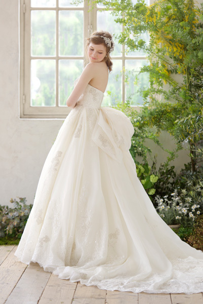 The Adorable Dress Collection 'Leaf for Brides' by Designer Yoko Yamashiro, Who Understands the Bride's Heart Perfectly ♡にて紹介している画像