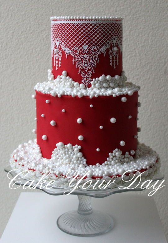 Perfect for the Holy Night: A Collection of Romantic Christmas-Themed Wedding Cakesにて紹介している画像