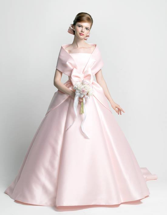 Custom-Made Perfection: A Special Feature on the Ultimate Dress 'Emarie' Created with Couture Techniques ♩にて紹介している画像