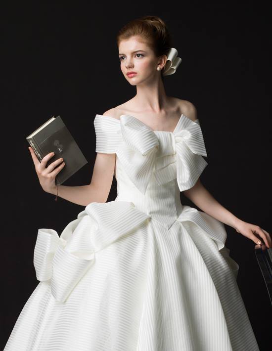 Custom-Made Perfection: A Special Feature on the Ultimate Dress 'Emarie' Created with Couture Techniques ♩にて紹介している画像