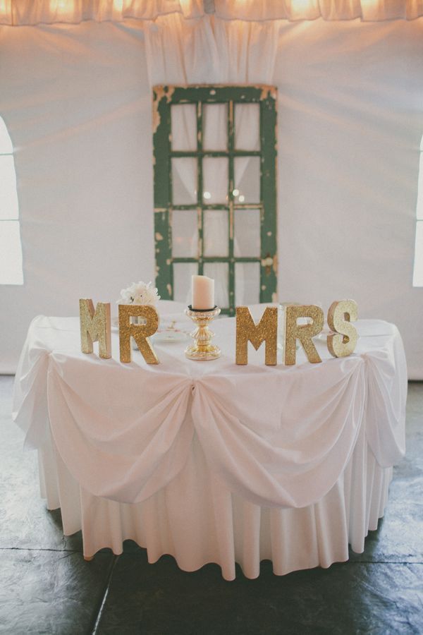 "Together Forever: A Collection of 'Mr. and Mrs.' Inspirations"にて紹介している画像