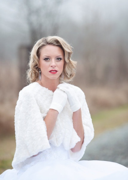 これからの寒くなる季節に♡wedding dress×もこもこあったかコートのcollection♡にて紹介している画像