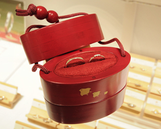 "Focus on Wedding Rings: The Charming Engagement and Wedding Rings by Bridal Brand 'Hina' Are Simply Gorgeous!"にて紹介している画像