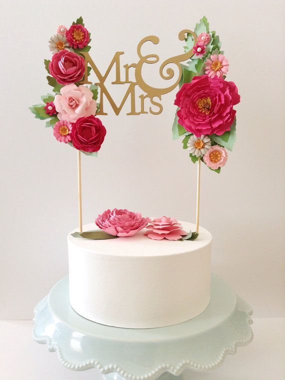 Irresistibly Charming: 7 Types of International Cake Toppers to Add Flair to Your Wedding Cake ♡にて紹介している画像