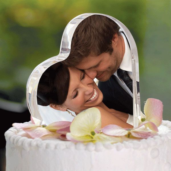 Irresistibly Charming: 7 Types of International Cake Toppers to Add Flair to Your Wedding Cake ♡にて紹介している画像