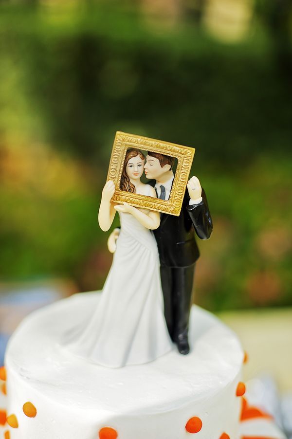 Irresistibly Charming: 7 Types of International Cake Toppers to Add Flair to Your Wedding Cake ♡にて紹介している画像