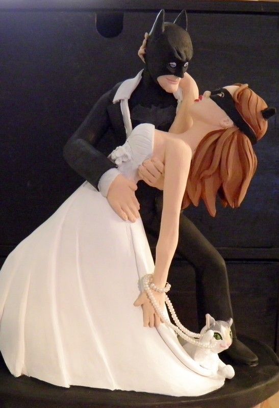 Irresistibly Charming: 7 Types of International Cake Toppers to Add Flair to Your Wedding Cake ♡にて紹介している画像