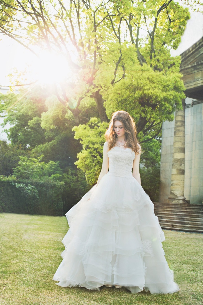"Become the World's Cutest Bride with a Sweet Impression in a Forehead-Exposing Hairstyle that Suits Your Bright Smile!"にて紹介している画像