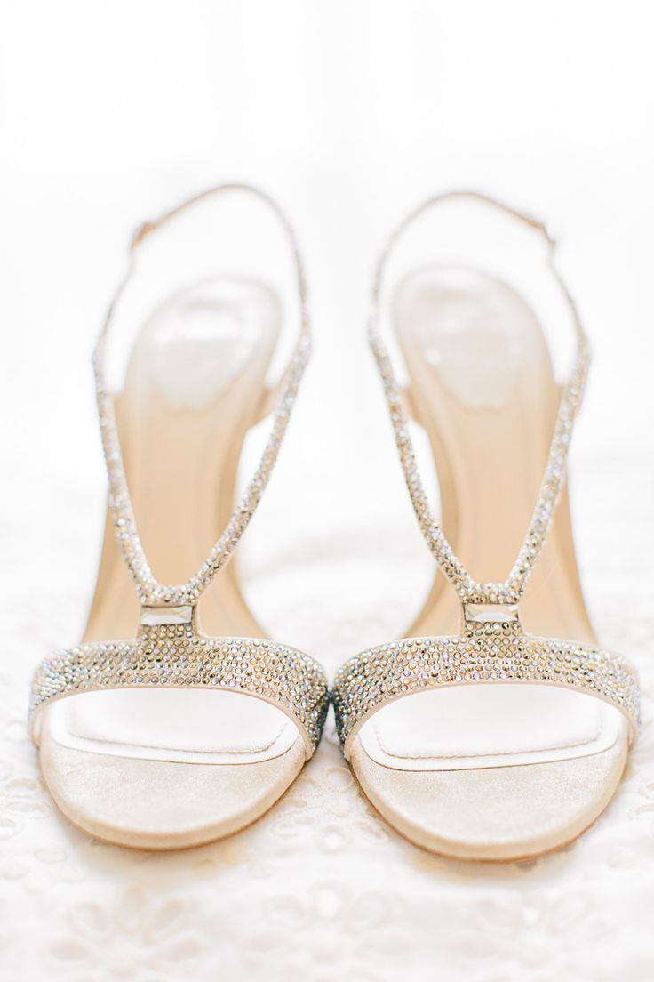 Become the Most Beautiful Bride with the Heels of 'René Caovilla', the Brand That Also Created Glass Slippers!にて紹介している画像