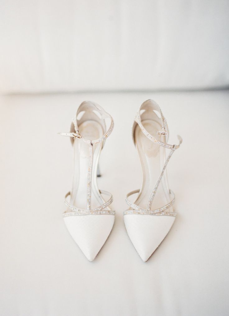 Become the Most Beautiful Bride with the Heels of 'René Caovilla', the Brand That Also Created Glass Slippers!にて紹介している画像