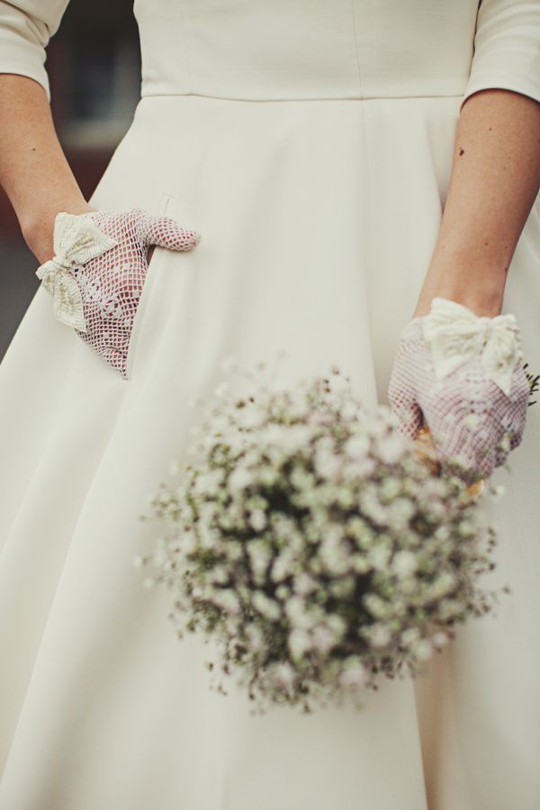 Essential Items for an Elegant Bride: A Cute Collection of Gloves by Type ♡にて紹介している画像