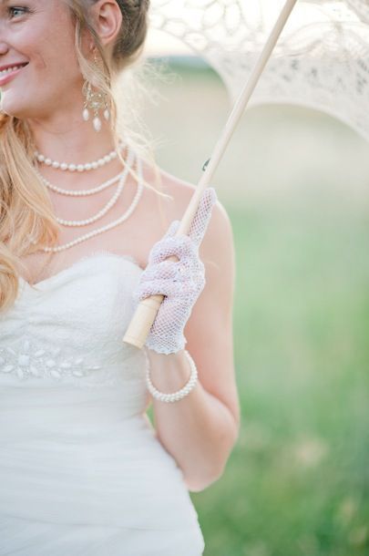 Essential Items for an Elegant Bride: A Cute Collection of Gloves by Type ♡にて紹介している画像