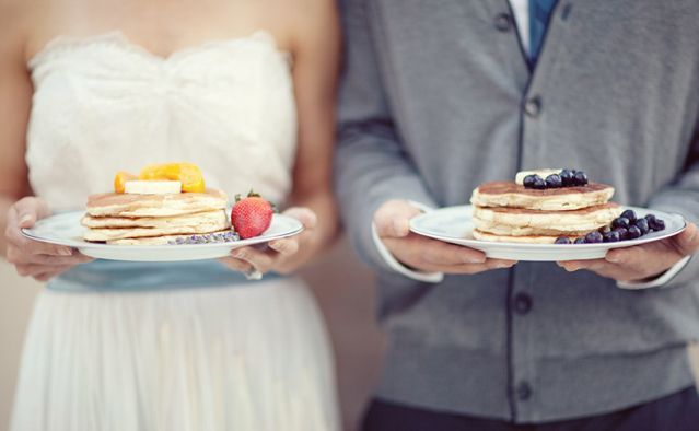 The Adorable New Type of Wedding Cake That Fulfills Childhood Dreams: Stacked Pancakes!にて紹介している画像