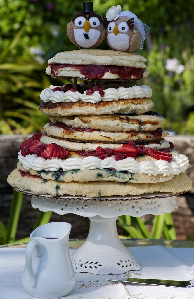 The Adorable New Type of Wedding Cake That Fulfills Childhood Dreams: Stacked Pancakes!にて紹介している画像