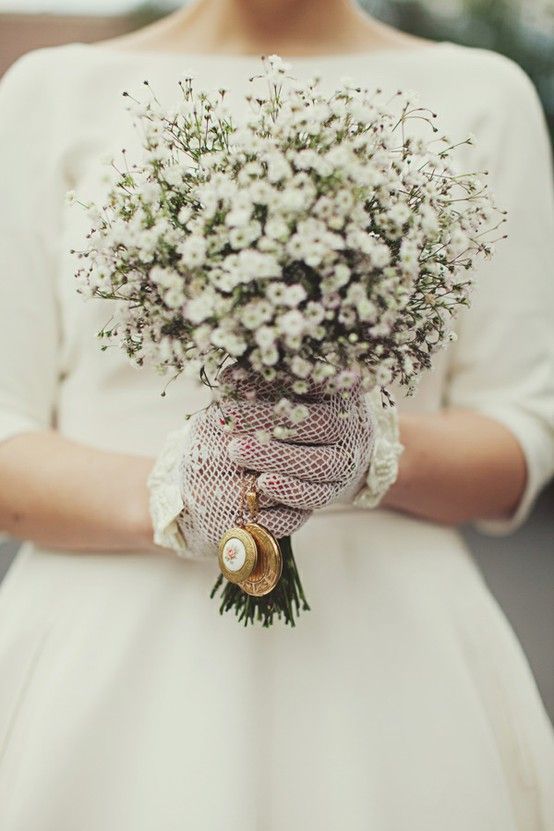 Essential Items for an Elegant Bride: A Cute Collection of Gloves by Type ♡にて紹介している画像