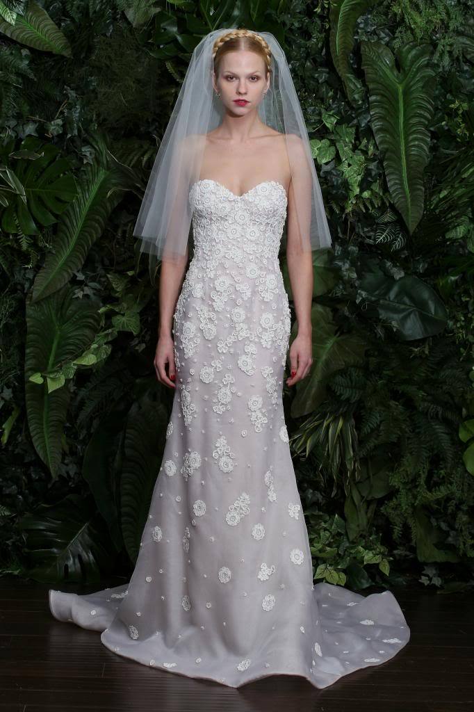 "Unique Indian Embroidery: A Collection of Dresses by 'Naim Khan' Loved by Celebrities Worldwide"にて紹介している画像