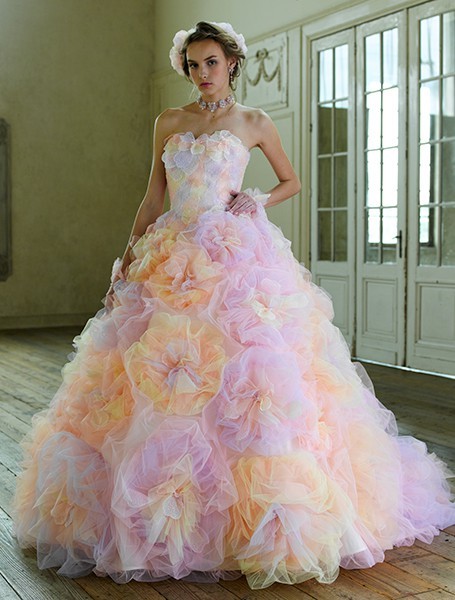 "I Want to Shine the Brightest in the World: Yumiko Katsura's New Collection, Love at First Sight with Every Dress*"にて紹介している画像