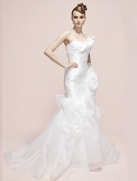 "I Want to Shine the Brightest in the World: Yumiko Katsura's New Collection, Love at First Sight with Every Dress*"にて紹介している画像