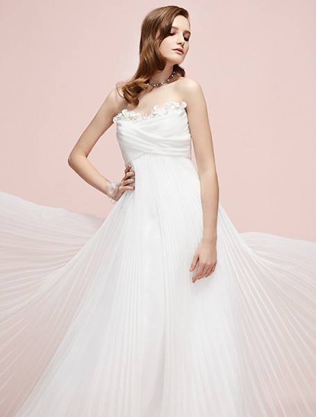 "I Want to Shine the Brightest in the World: Yumiko Katsura's New Collection, Love at First Sight with Every Dress*"にて紹介している画像