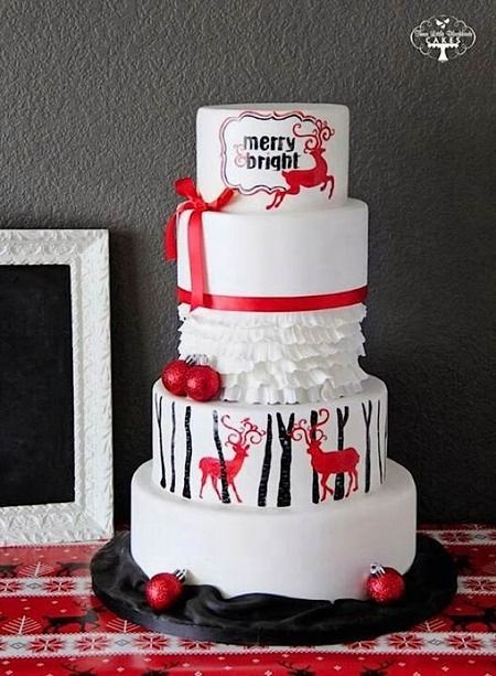 Perfect for the Holy Night: A Collection of Romantic Christmas-Themed Wedding Cakesにて紹介している画像