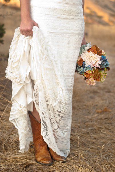 おしゃれに差をつけるなら♡ウェディングにぴったりなウエスタンブーツのコーディネート♡にて紹介している画像