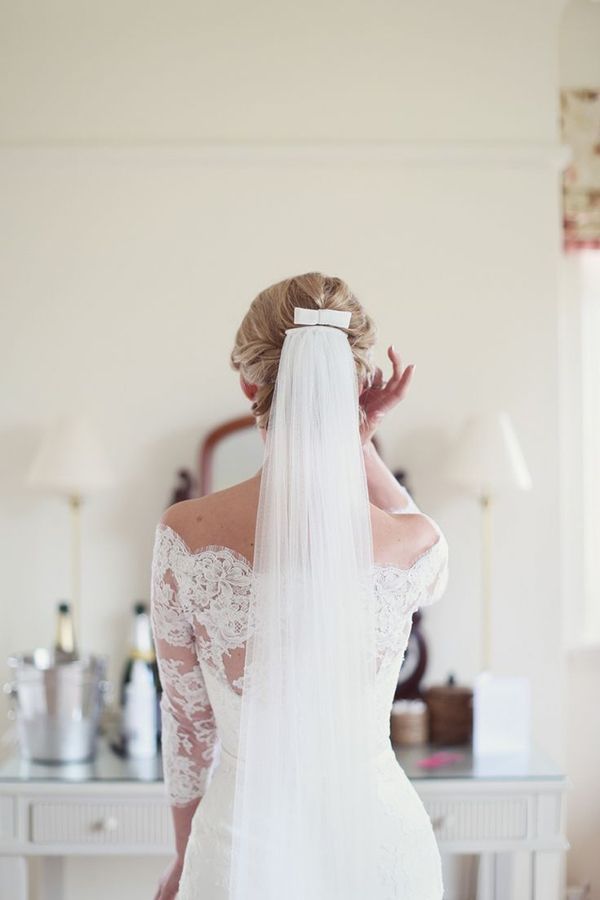"10 Enchantingly Mystical Wedding Veils That Resemble the Purity of a Saint ♡"にて紹介している画像
