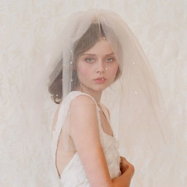 "10 Enchantingly Mystical Wedding Veils That Resemble the Purity of a Saint ♡"にて紹介している画像