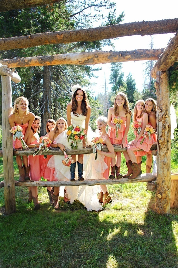 おしゃれに差をつけるなら♡ウェディングにぴったりなウエスタンブーツのコーディネート♡にて紹介している画像