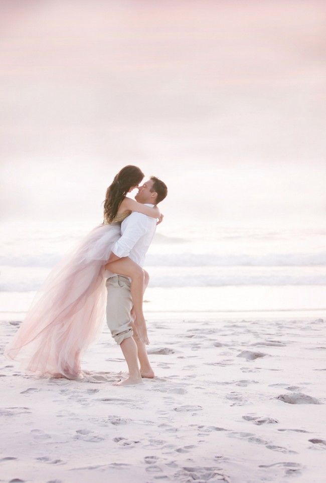 Playing with Light: Embracing Sheerness - A Special Feature on Fluffy Angel Wedding Dresses ♡にて紹介している画像