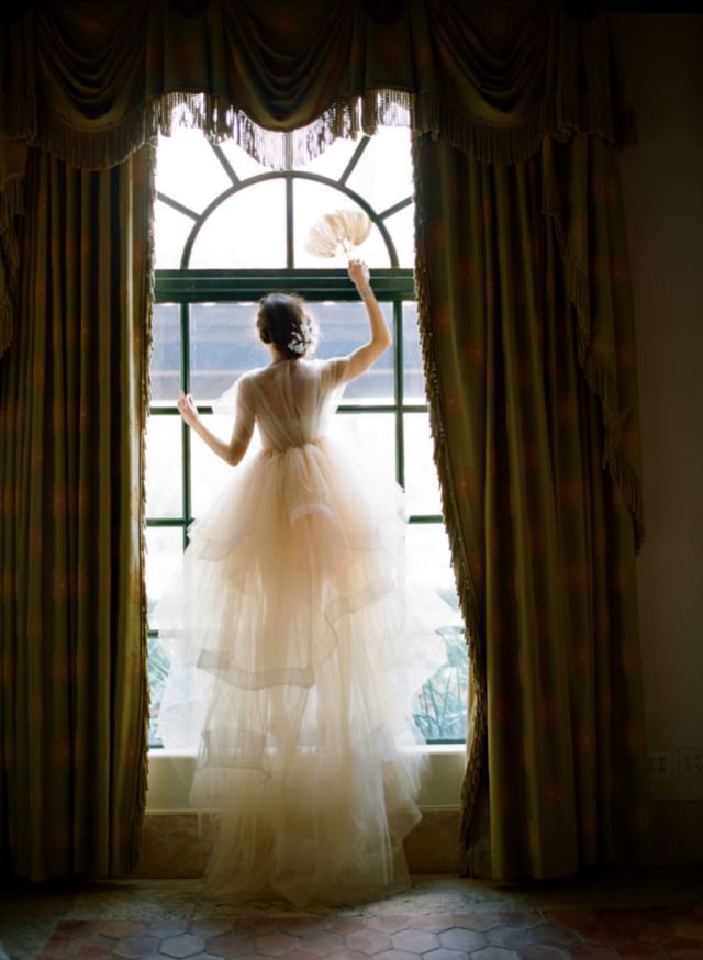 Playing with Light: Embracing Sheerness - A Special Feature on Fluffy Angel Wedding Dresses ♡にて紹介している画像