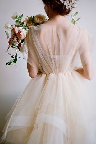 Captivated by the Fluffy Tulle and Organza Dresses: The Adorable Designs of "Chaviano Couture"!にて紹介している画像