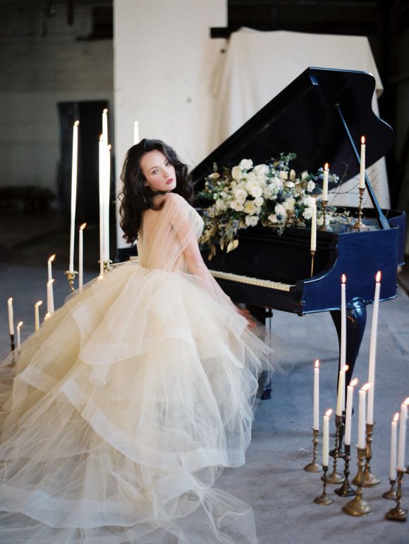 Captivated by the Fluffy Tulle and Organza Dresses: The Adorable Designs of "Chaviano Couture"!にて紹介している画像